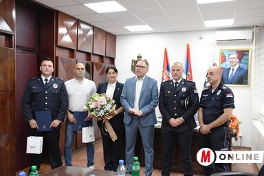 Jutalmat és köszönőlevelet kaptak a rendőrség dolgozói Kúlán (Fotó: Paraczky László)