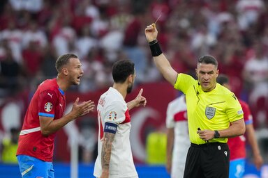 Kovács István kezében gyakran villantak a lapok (Beta/AP)