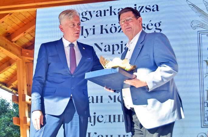 Pálfi Ervin adta át az elismerést Bálint Zoltánnak (Gergely Árpád felvétele)