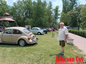 Oldtimer-kiállítás Bácskossuthfalva központjában