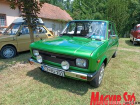 Oldtimer-kiállítás Bácskossuthfalva központjában
