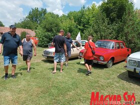 Oldtimer-kiállítás Bácskossuthfalva központjában