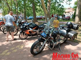 Oldtimer-kiállítás Bácskossuthfalva központjában