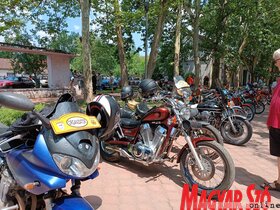 Oldtimer-kiállítás Bácskossuthfalva központjában