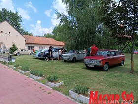 Oldtimer-kiállítás Bácskossuthfalva központjában
