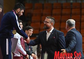 Juhász Bálint átadta az érmeket az újvidéki birkózó Európa-bajnokságon