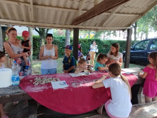 Kézműves foglalkozások várták a legkisebbeket (Kancsár Izabella felvétele) Kézműves foglalkozások várták a legkisebbeket (Kancsár Izabella felvétele)