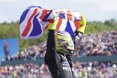 Egy héttel ezelőtt Russell ölébe hullott a győzelem, de Hamilton megdolgozott érte Silverstone-ban (Fotó: Beta/AP)