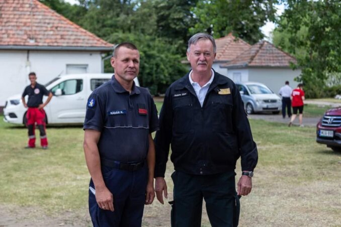 Kádár Károly és Dobson Tibor tűzoltó vezérőrnagy a Magyar Tűzoltó Szövetség elnöke