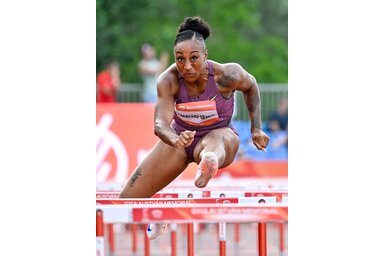 A későbbi győztes Puerto Ricó-i Jasmine Camacho-Quinn a női 100 méteres gátfutás döntőjében (Fotó: MTI)