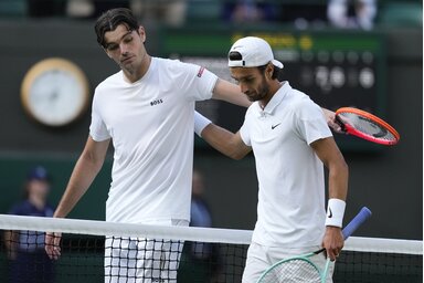 Musetti (jobbról) legyőzte a Zverevet búcsúztató amerikait (Fotó: Beta/AP)