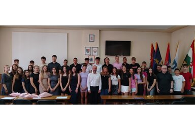 Az idén 45 Vuk-diplomás diák kapott meghívót a fogadásra (Tóth Péter felvétele)