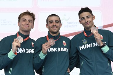Koleszár Mihály, Bereczki Richárd és Tamás József (balról jobbra), a bronzérmes magyar férficsapat tagjai (Fotó: MTI)