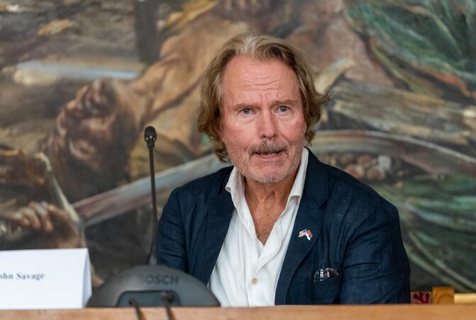 John Savage világhírű színész a zombori Megyeházán tartott könyvbemutatón (Fotó:Laza Kostić Kultúrközpont) John Savage világhírű színész a zombori Megyeházán tartott könyvbemutatón (Fotó:Laza Kostić Kultúrközpont)