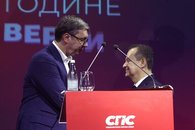 Aleksandar Vučić gratulált Ivica Dačić pártelnöknek (Fotó: Beta)