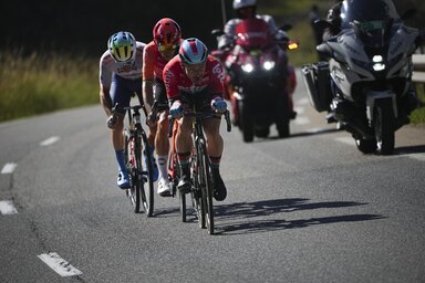 Campenaerts (elöl), Kwiatkowski és Vercher a győztes szökésben (Fotó: Beta/AP)