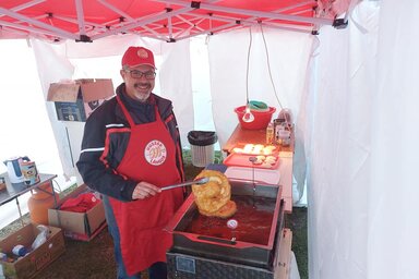 A tulajdonos, Huszár Krisztián maga kísérletezte ki a legjobb receptet (Huszár Krisztián Facebook-oldala)