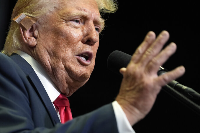 Donald Trump szerint – aki Bident minden idők legrosszabb amerikai
elnökének nevezte – Harrist könnyebb lesz legyőznie (Beta/AP) Donald Trump szerint – aki Bident minden idők legrosszabb amerikai
elnökének nevezte – Harrist könnyebb lesz legyőznie (Beta/AP)