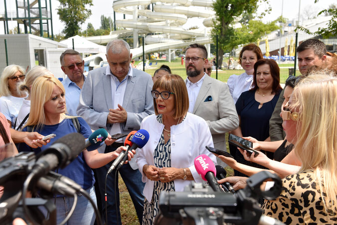 Maja Gojković: A tartomány az elmúlt években másfél milliárd dinárral támogatta a palicsi fejlesztéseket (Molnár Edvárd felvétele) Maja Gojković: A tartomány az elmúlt években másfél milliárd dinárral támogatta a palicsi fejlesztéseket (Molnár Edvárd felvétele)