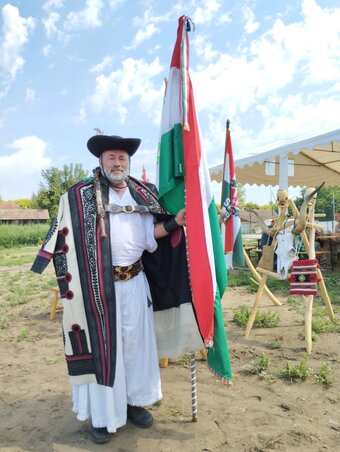 A teljes betyárviselet sem maradhatott el (Gál Hermina felvétele)