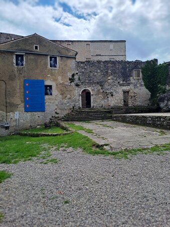 A kršani kastélyterasz A kršani kastélyterasz