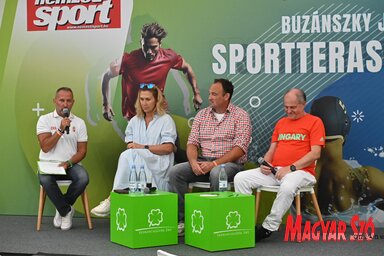 A vendégek szerint bár nincs kiemelkedő favoritja az idei olimpiának, esélyesek a magyar sportolók. Balról jobbra: Kovács István, Nagy Tímea, Vereckei Ákos és Bujdosó Imre (Fotó:Ótos András)