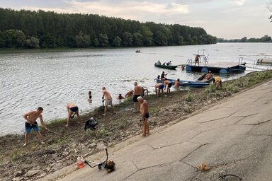 A moholi strand takarításán harminc önkéntes dolgozott (Moholi helyi közösség / Facebook) A moholi strand takarításán harminc önkéntes dolgozott (Moholi helyi közösség / Facebook)