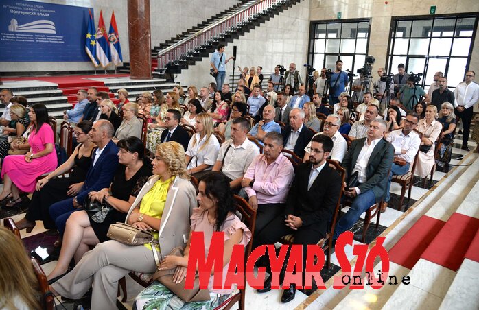 A támogatás révén 72 vajdasági intézmény befektetései valósulhatnak meg (Dávid Csilla felvétele) A támogatás révén 72 vajdasági intézmény befektetései valósulhatnak meg (Dávid Csilla felvétele)