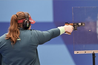 Major Veronika a női sportpisztoly versenyszám döntőjében a 2024-es párizsi nyári olimpián a chateauroux-i lőtéren  (Fotó: MTI/Czeglédi Zsolt)