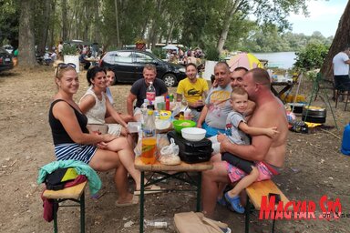 A falunap összehozza a társaságot (Kancsár Izabella felvétele)