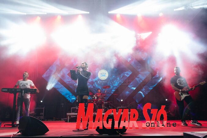 Breskvica és együttese (Fotó: Molnár Edvárd) Breskvica és együttese (Fotó: Molnár Edvárd)