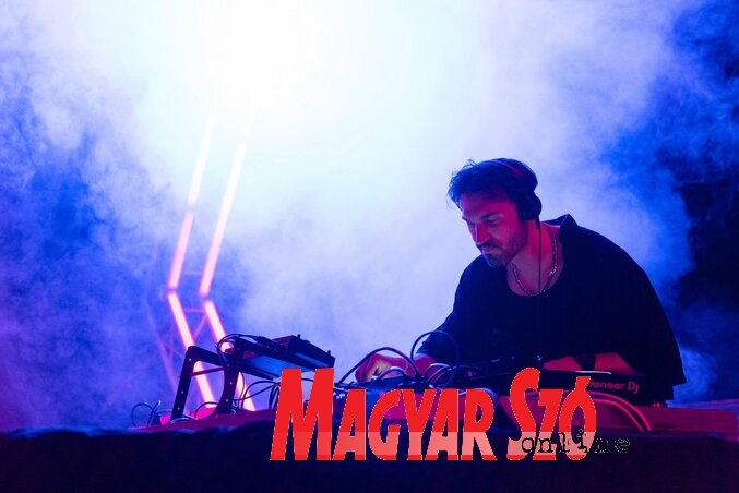A Techno Stage-en a legnépszerűbb techno slágerekre bulizhattak ismert lemezlovasok előadásában (Fotó: Molnár Edvárd) A Techno Stage-en a legnépszerűbb techno slágerekre bulizhattak ismert lemezlovasok előadásában (Fotó: Molnár Edvárd)