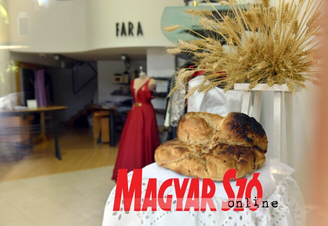 A Dužijanca keretén belül díjazzák a legszebb tematikusan berendezett kirakatot (Molnár Edvárd felvétele) A Dužijanca keretén belül díjazzák a legszebb tematikusan berendezett kirakatot (Molnár Edvárd felvétele)