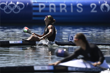 Az ezüstérmes Csipes Tamara a női kajak egyesek 500 méteres versenyének döntőjében (Fotó: MTI)