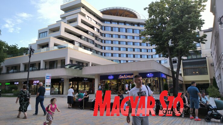 A modern Cepter szálloda (Dávid Csilla felvétele) A modern Cepter szálloda (Dávid Csilla felvétele)