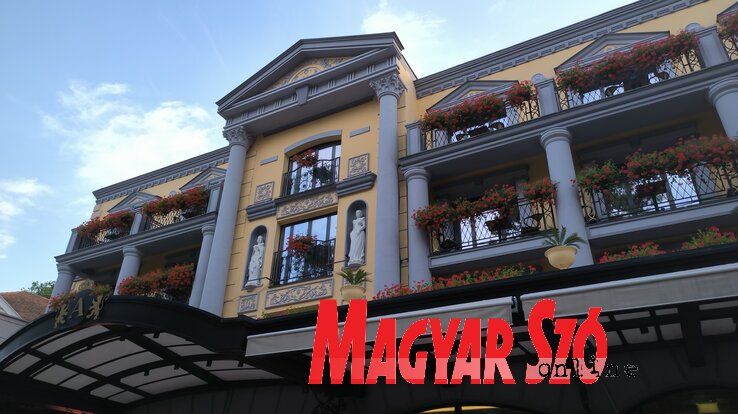 Egy a felújított villák közül (Dávid Csilla felvétele) Egy a felújított villák közül (Dávid Csilla felvétele)