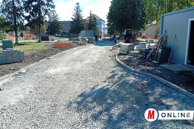 Vége felé közelednek a felújítási munkálatok a szenttamási központi parkban (Fotó: Paraczky László)