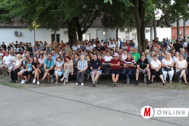 A művelődési műsor közönsége (Fotó: Lakatos János)
