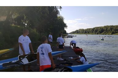 A nemzetközi projektben résztvevő sportolók közös kajakedzésen is részt vettek (Németh Ernő felvétele)