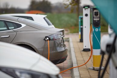 Elektromos töltőállomás (Fotó: Beta/AP)