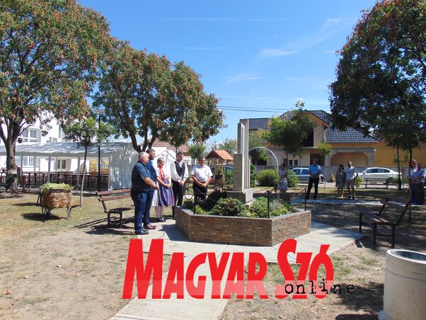 ...majd a II. világháború áldozatainak emlékhelyénél. (A szerző felvétele)