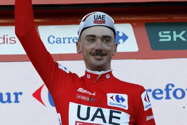 Brandon McNulty vehette fel az idei Vuelta első piros trikóját (Fotó: Beta/AP)