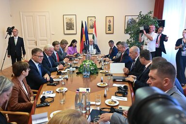 A magyar és a német küldöttség megbeszélést folytatott Sopronban (Fotó: MTI)