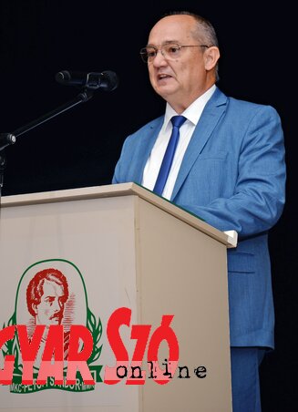 Király Károly igazgató üdvözölte az egybegyűlteket (Fotó: Dávid Csilla felvétele) Király Károly igazgató üdvözölte az egybegyűlteket (Fotó: Dávid Csilla felvétele)