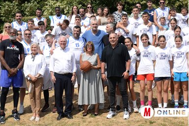 A szervezők és a résztvevők Maja Gojković és Christopher Hill társaságában (Fotó: Dávid Csilla)