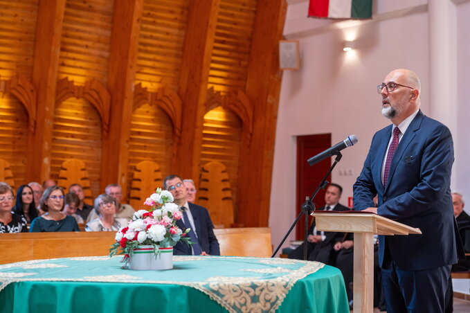 Kelemen Hunor beszédet mond az óvodaavatón a Kolozsvár-Törökvágási Református Egyházközség templomában (Fotó: MTI) Kelemen Hunor beszédet mond az óvodaavatón a Kolozsvár-Törökvágási Református Egyházközség templomában (Fotó: MTI)