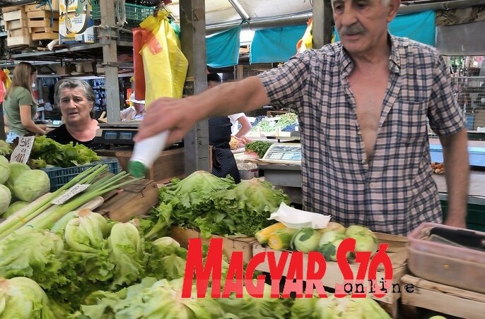 A szárazság a zöldségféléknek sem tett jót, így a piacokon magasabb árakkal számolhatnak a vásárlók (Fotó: Dávid Csilla) A szárazság a zöldségféléknek sem tett jót, így a piacokon magasabb árakkal számolhatnak a vásárlók (Fotó: Dávid Csilla)