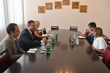 Maja Gojković és Juhász Bálint egyetértett abban, hogy az intézmények közötti együttműködés jó példáját teremtik meg ezek az egyeztetések (Ótos András felvétele)