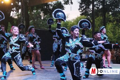 Bolíviai táncosok a megnyitón / Lukács Melinda felvétele