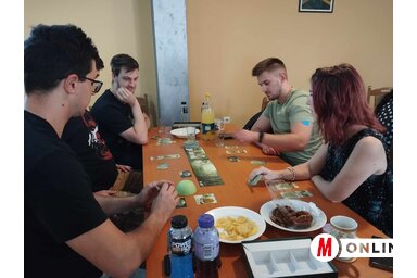 Egyre népszerűbbek a társasjátékok a fiatalok körében is  (Kancsár Izabella felvétele)